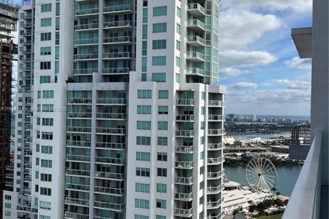 Condominio en alquiler en Miami, Florida, 1 dormitorio, 60.48 m2 № 1970009 - foto 23