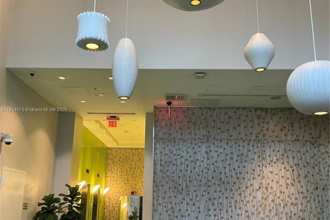 Condominio en alquiler en Miami, Florida, 1 dormitorio, 60.48 m2 № 1970009 - foto 26
