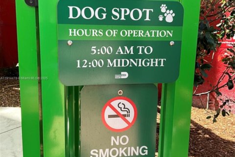 Condominio en alquiler en Miami, Florida, 1 dormitorio, 60.48 m2 № 1970009 - foto 4