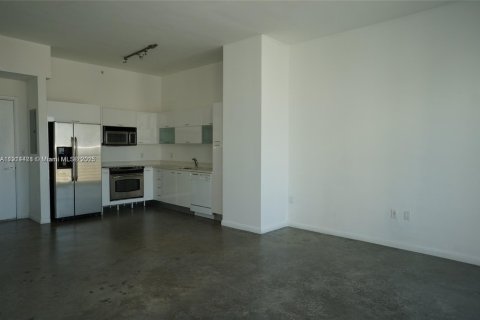 Condominio en alquiler en Miami, Florida, 1 dormitorio, 60.48 m2 № 1970009 - foto 2