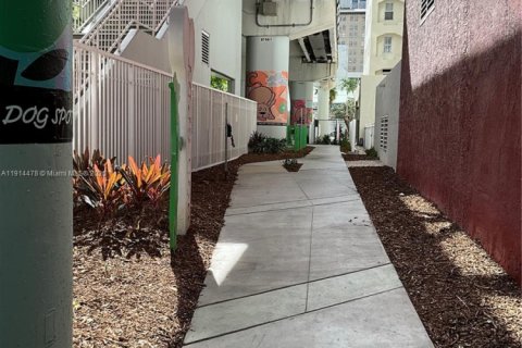 Condominio en alquiler en Miami, Florida, 1 dormitorio, 60.48 m2 № 1970009 - foto 6