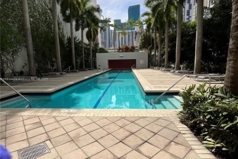 Condominio en alquiler en Miami, Florida, 1 dormitorio, 60.48 m2 № 1970009 - foto 13