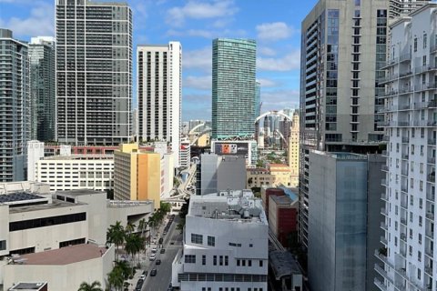 Condominio en alquiler en Miami, Florida, 1 dormitorio, 60.48 m2 № 1970009 - foto 18