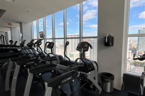 Condominio en alquiler en Miami, Florida, 1 dormitorio, 60.48 m2 № 1970009 - foto 17