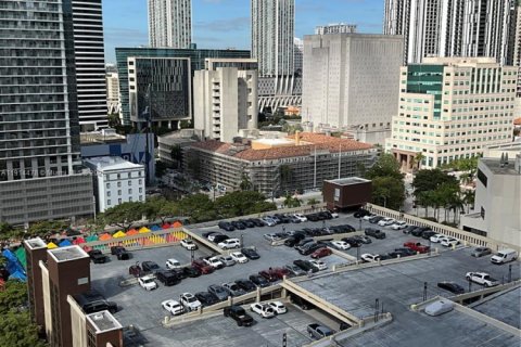 Condominio en alquiler en Miami, Florida, 1 dormitorio, 60.48 m2 № 1970009 - foto 19