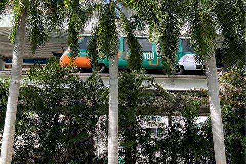 Condominio en alquiler en Miami, Florida, 1 dormitorio, 60.48 m2 № 1970009 - foto 9