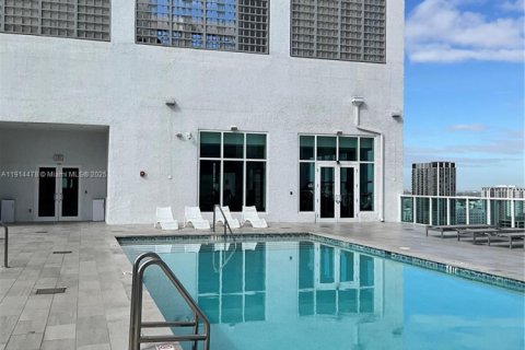 Condominio en alquiler en Miami, Florida, 1 dormitorio, 60.48 m2 № 1970009 - foto 27