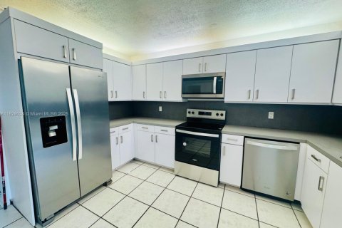 Villa ou maison à louer à Pompano Beach, Floride: 1 chambre, 74.32 m2 № 1844043 - photo 2