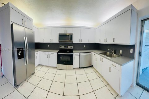 Villa ou maison à louer à Pompano Beach, Floride: 1 chambre, 74.32 m2 № 1844043 - photo 1