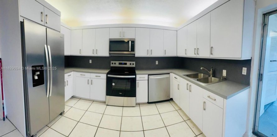Villa ou maison à Pompano Beach, Floride 1 chambre, 74.32 m2 № 1844043