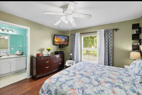 House in Lehigh Acres, Florida 3 bedrooms, 131.74 sq.m. № 1953750 - photo 10