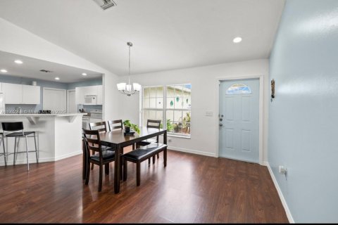 House in Lehigh Acres, Florida 3 bedrooms, 131.74 sq.m. № 1953750 - photo 5