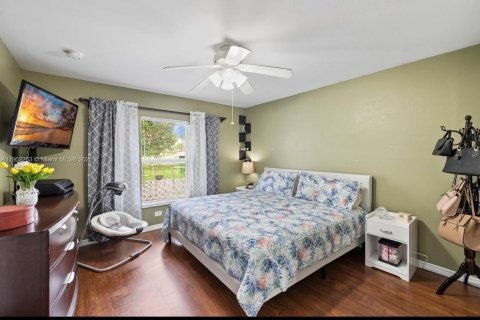 House in Lehigh Acres, Florida 3 bedrooms, 131.74 sq.m. № 1953750 - photo 9