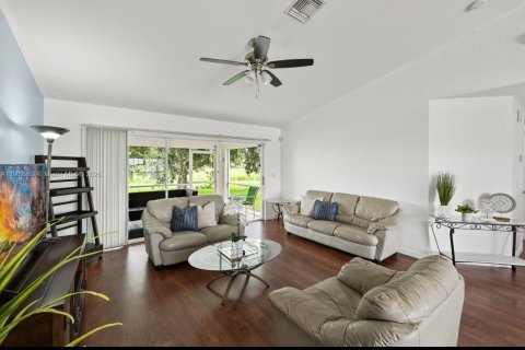 House in Lehigh Acres, Florida 3 bedrooms, 131.74 sq.m. № 1953750 - photo 3