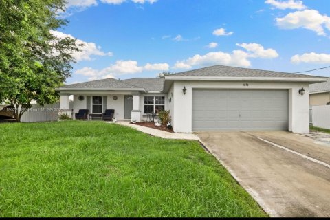 House in Lehigh Acres, Florida 3 bedrooms, 131.74 sq.m. № 1953750 - photo 1
