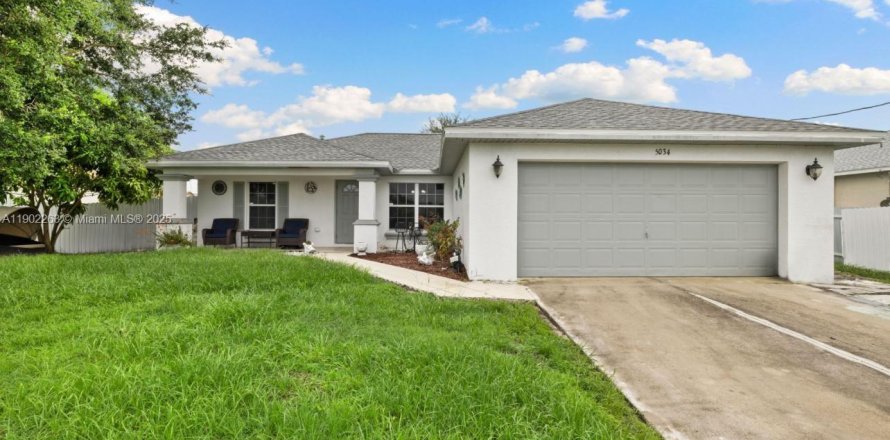 House in Lehigh Acres, Florida 3 bedrooms, 131.74 sq.m. № 1953750