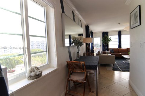 Copropriété à vendre à Miami Beach, Floride: 1 chambre, 62.34 m2 № 1968811 - photo 1