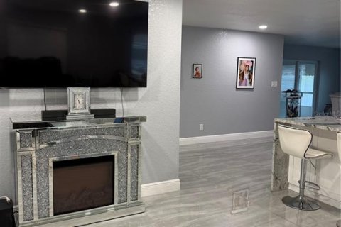 Villa ou maison à louer à Tampa, Floride: 3 chambres, 151.34 m2 № 2425944 - photo 9