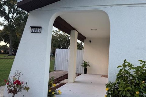 Villa ou maison à louer à Tampa, Floride: 3 chambres, 151.34 m2 № 2425944 - photo 3