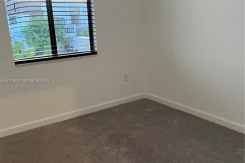 Снять в аренду таунхаус в Майами, Флорида 3 спальни, 122.63м2, № 2002389 - фото 10