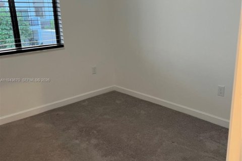 Снять в аренду таунхаус в Майами, Флорида 3 спальни, 122.63м2, № 2002389 - фото 11