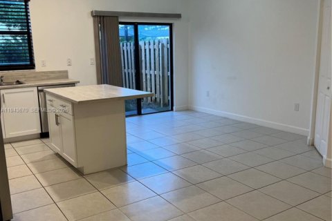 Снять в аренду таунхаус в Майами, Флорида 3 спальни, 122.63м2, № 2002389 - фото 20