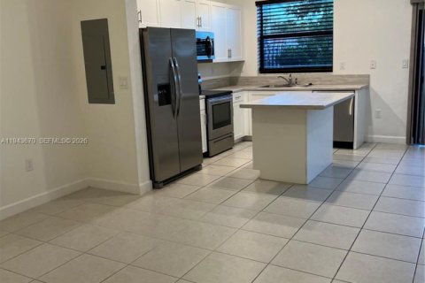 Снять в аренду таунхаус в Майами, Флорида 3 спальни, 122.63м2, № 2002389 - фото 25