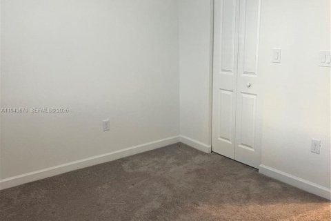 Снять в аренду таунхаус в Майами, Флорида 3 спальни, 122.63м2, № 2002389 - фото 9