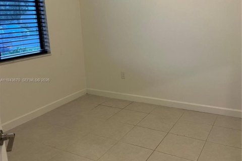 Снять в аренду таунхаус в Майами, Флорида 3 спальни, 122.63м2, № 2002389 - фото 18