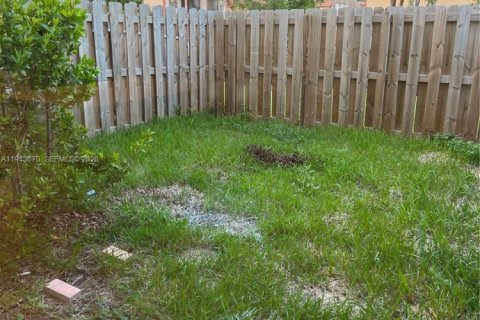 Снять в аренду таунхаус в Майами, Флорида 3 спальни, 122.63м2, № 2002389 - фото 19