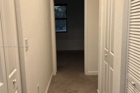 Снять в аренду таунхаус в Майами, Флорида 3 спальни, 122.63м2, № 2002389 - фото 8