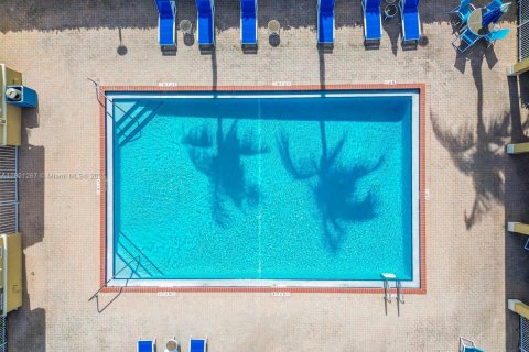 Touwnhouse à vendre à Miami, Floride: 3 chambres, 166.57 m2 № 2059793 - photo 12