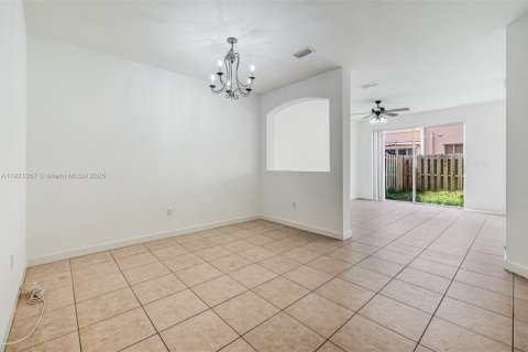 Touwnhouse à vendre à Miami, Floride: 3 chambres, 166.57 m2 № 2059793 - photo 30