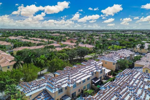 Touwnhouse à vendre à Miami, Floride: 3 chambres, 166.57 m2 № 2059793 - photo 18