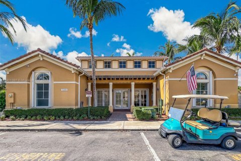 Touwnhouse à vendre à Miami, Floride: 3 chambres, 166.57 m2 № 2059793 - photo 15