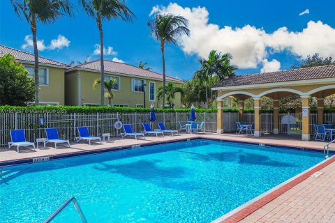 Touwnhouse à vendre à Miami, Floride: 3 chambres, 166.57 m2 № 2059793 - photo 13