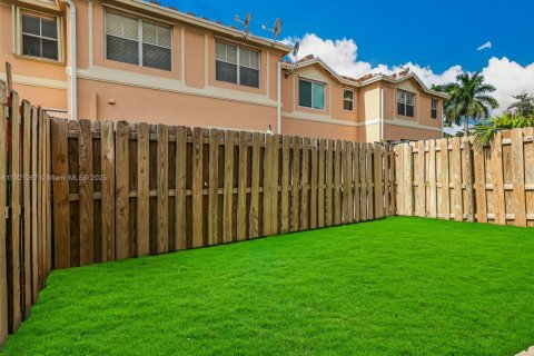 Touwnhouse à vendre à Miami, Floride: 3 chambres, 166.57 m2 № 2059793 - photo 7