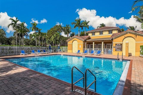 Touwnhouse à vendre à Miami, Floride: 3 chambres, 166.57 m2 № 2059793 - photo 10