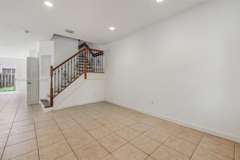 Touwnhouse à vendre à Miami, Floride: 3 chambres, 166.57 m2 № 2059793 - photo 28