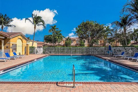 Touwnhouse à vendre à Miami, Floride: 3 chambres, 166.57 m2 № 2059793 - photo 5