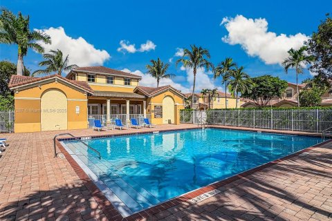 Touwnhouse à vendre à Miami, Floride: 3 chambres, 166.57 m2 № 2059793 - photo 9
