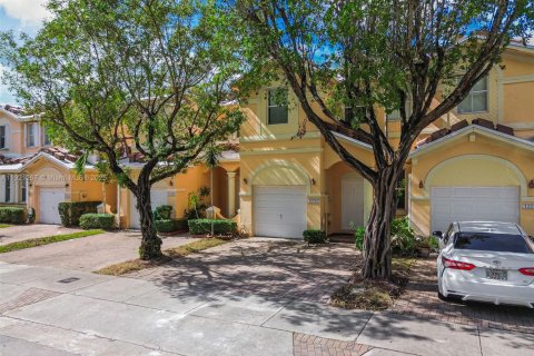 Touwnhouse à vendre à Miami, Floride: 3 chambres, 166.57 m2 № 2059793 - photo 24