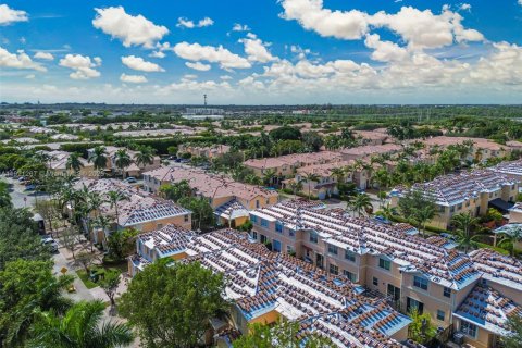 Touwnhouse à vendre à Miami, Floride: 3 chambres, 166.57 m2 № 2059793 - photo 17