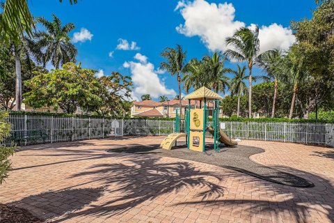 Touwnhouse à vendre à Miami, Floride: 3 chambres, 166.57 m2 № 2059793 - photo 11