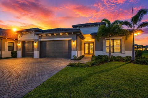 House in Palm Beach Gardens, Florida 4 bedrooms, 301.75 sq.m. № 2313609