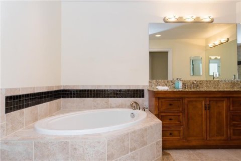 Condo in Palmetto, Florida, 3 bedrooms № 2144231 - photo 16