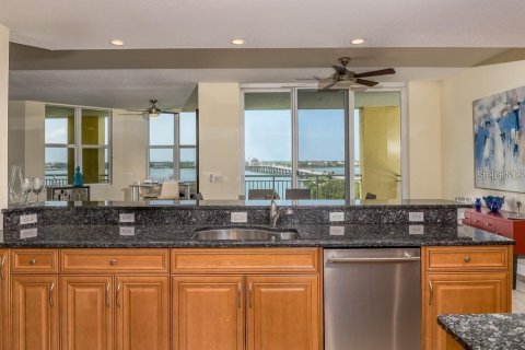 Condo in Palmetto, Florida, 3 bedrooms № 2144231 - photo 7