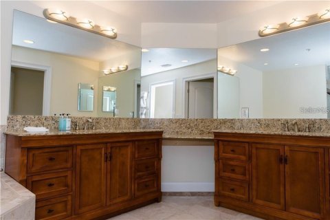 Condo in Palmetto, Florida, 3 bedrooms № 2144231 - photo 17