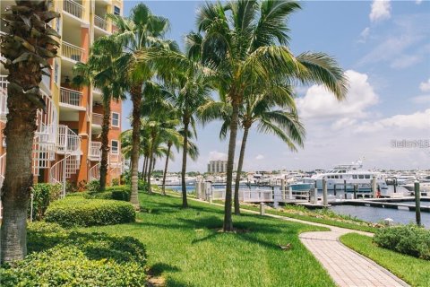 Condo in Palmetto, Florida, 3 bedrooms № 2144231 - photo 29