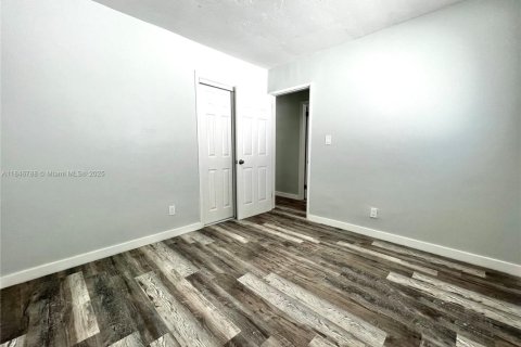 House in Hallandale Beach, Florida 2 bedrooms, 285.4 sq.m. № 1845662 - photo 16